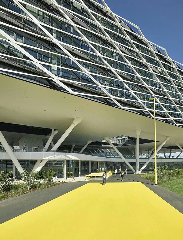 Adidas 总部大楼-1